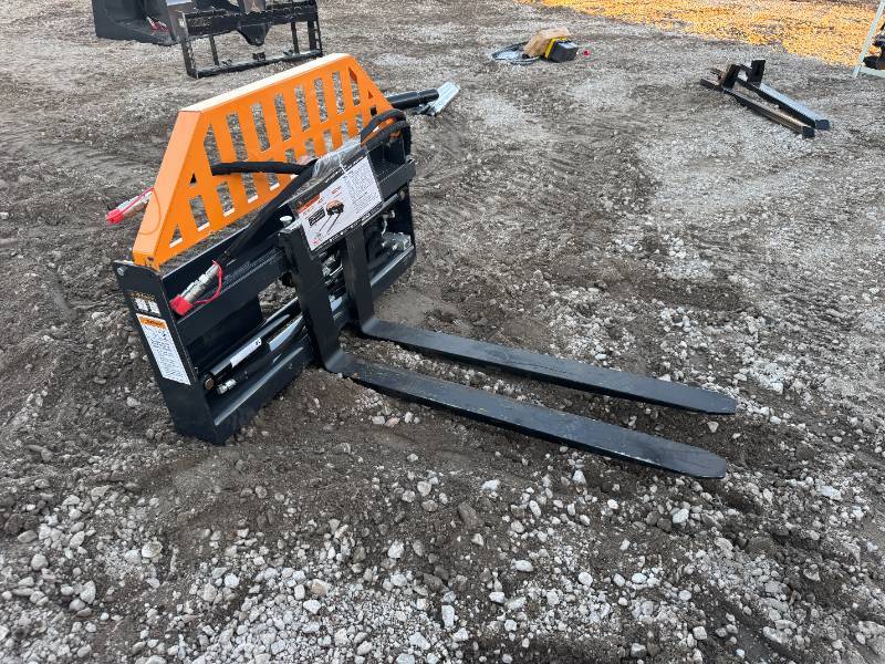 lot 35 image: Unused 2025 WOLVERINE Pallet Fork Hydraulic Adjustable