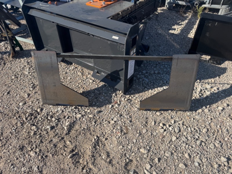 lot 53 image: 2025 UnusedWOLVERINE Outside width 46 ECOTRIC 38 Thick Quick Tach Cut Out Mount Plate