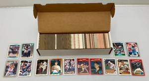 lot 77 image: Misc. Unsorted Baseball Cards