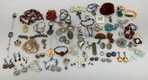 lot 156 image: Misc. Vintage Costume Jewelry Brooches, Crosses & More