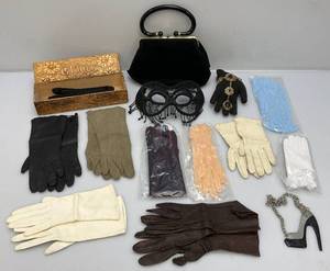 lot 179 image: Misc. Vintage Handbags & More