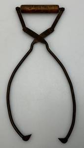 lot 181 image: Vintage 1950s Ice Holder With Bray Ice & Fuel Co.