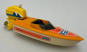 lot 198 image: Vintage Miniature Ski Streak Wind Up Plastic Bathtub Boat (WORKS)