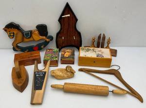 lot 206 image: Misc. Vintage Wooden Items