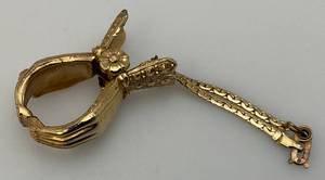 lot 208 image: Vintage Gold Tone Ornate Glove Clip