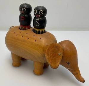 lot 212 image: Small Wooden Elephant Salt And Pepper Shakers & Toothpick Holder