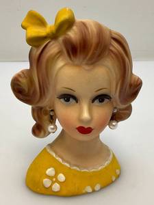 lot 219 image: Vintage 1930s-40s Royal Crown Hand Painted Lady  Bust Vase 4 12 Tall