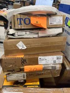 lot 38 image: Lot of Assorted Toilet Seats  Unboxed Bidet Seat