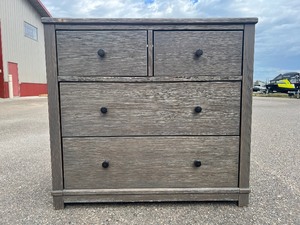 lot 7 image: 4 DRAWER DRESSER