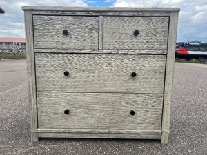 lot 8 image: 4 DRAWER DRESSER