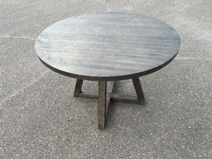 lot 9 image: ROUND DINING ROOM TABLE