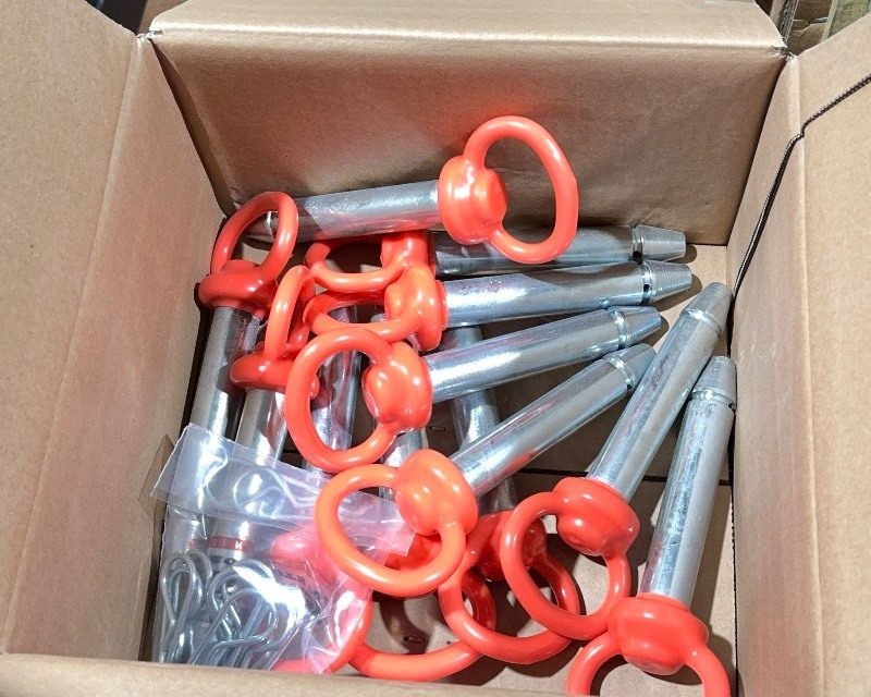lot 1411 image: Heavy-Duty Ring Anchor Pins with Safety Clips, box of 12