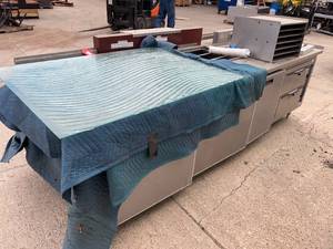 lot 128 image: Wasserstrom Cold Prep Table With Decorative Glass Dividider