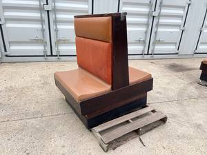 lot 440 image: Dual Restaurant Booths