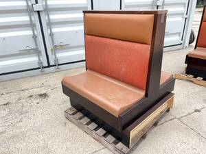 lot 442 image: Dual Restaurant Booths