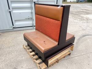 lot 443 image: Dual Restaurant Booths