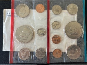 lot 9 image: 1974 P & D Mint Set