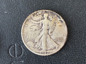 lot 44 image: 1942-S Walking Liberty Half Dollar