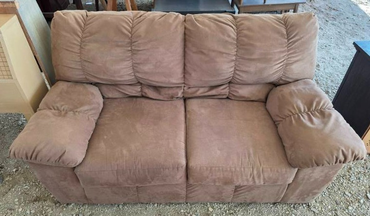 lot 2096 image: 2-seater Couch