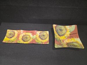 lot 2029 image: Fancy Sunflower dish set