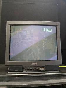 lot 2037 image: Fully-Functional Sony Trinitron TV