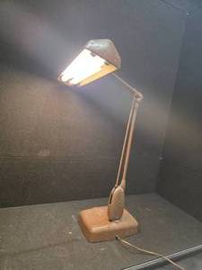 lot 2064 image: Vintage Retro Industrial-Style Lamp
