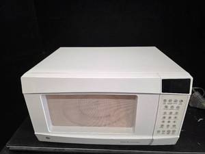 lot 2073 image: G.E. Microwave