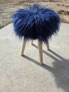 lot 2077 image: Sturdy Hobby Lobby Muppet-fur Stool