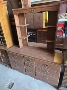 lot 2088 image: Lightweight Melamine and Press-board Hutch