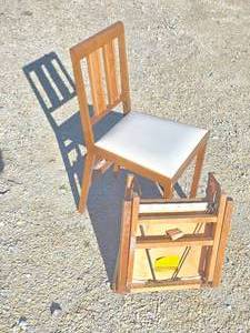 lot 2090 image: 2 Vintage Leg-o-matic Folding Chairs