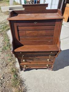 lot 2104 image: Very Pretty Antique Secretarys Desk