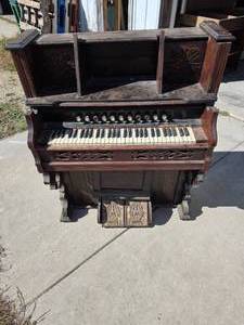 lot 1998 image: Antique Pump (Pipe) Organ