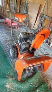 lot 3 image: ST224 Husqvarna Snowblower with Electric Start. Looks Brand New, Little to no wear.