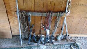 lot 5 image: Contents on Wall, Chains, Jacks and Misc