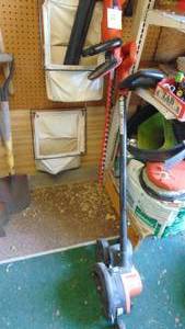 lot 22 image: Electric B&D Hedge Trimmer and Electric B&D Edger