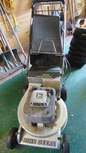 lot 29 image: John Deere Self-Propelled Push Mower with Bagger, Hasnt been run for awhile