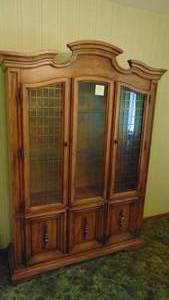 lot 75 image: Lighted China Cabinet with Glass Shelfs. 51 x 77.5 x 17