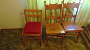 lot 76 image: 2- Antique Oak Chair and 1 Newer Chair