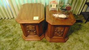 lot 87 image: 2- Matching End Tables. 19.5 x 20.5 x 26 (Contents on top not included)