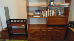 lot 105 image: Foldable Shelf, Handcrafted Waste Basket and Bookshelf with Desk. (Books not included) 57.5 x 72.5 x 15.5