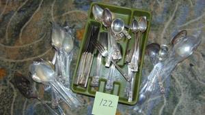 lot 122 image: 92 Pcs Community, Oneida Coronation Silverplate Silverware Set