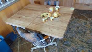 lot 128 image: Retro Table, 35 x 50 x 29 and 2 Chairs on Rollers