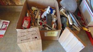 lot 137 image: Assorted Kitchen Gadgets, Knife Block and Misc