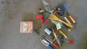 lot 150 image: Assorted Garden Hand Tools