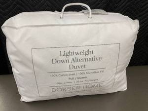 lot 7 image: Bokser Home Lightweight Down Alternative Duvet FullQueen