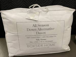 lot 10 image: Bokser Home All Season Down Alternative Duvet, FullQueen