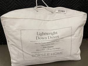 lot 12 image: Bokser Home Lightweight Down Duvet, FullQueen