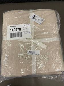 lot 14 image: French Linen Box Stitch Quilt - Twin Size