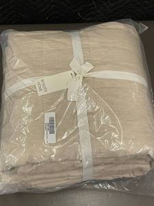 lot 15 image: Blockser Home French Linen Box Stitch Quilt - Full, Putty Heather