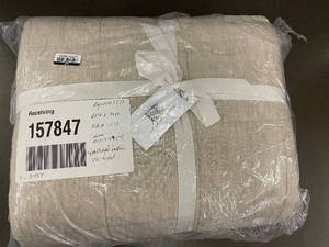 lot 34 image: Linen Quilt Putty KingCal King - Damaged, Color Faded